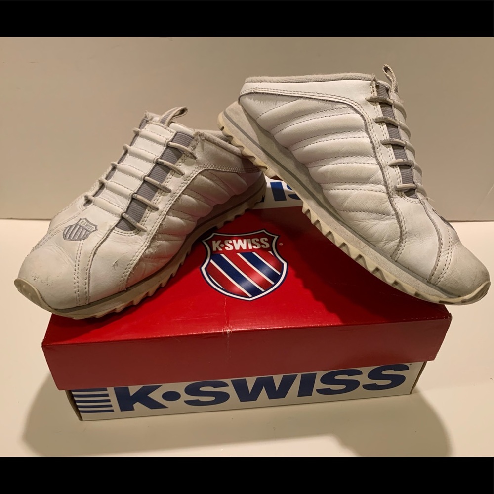 WOMEN’S K-SWISS VERSTAD BUNGEE SNEAKERS.